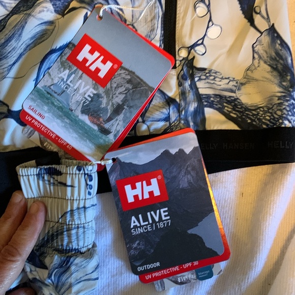 HOST PICK!🥰 HELLY Hansen wind jacket and shorts SPF40 sailing RIDING OUTDOORS S - Picture 16 of 16